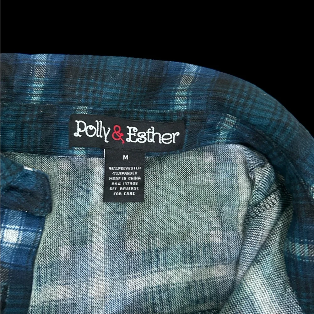 ✨ Blue and white plaid flannel shirt✨ - Picture 2 of 3